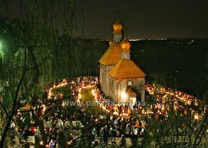 Храм св. Архистратига Михаїла в Київському музеї просто неба (сел. Пирогів). Великдень 2009 року